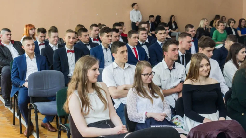 Maturzyści z "Rubinka" zakończyli rok szkolny (zdjęcia, wideo)