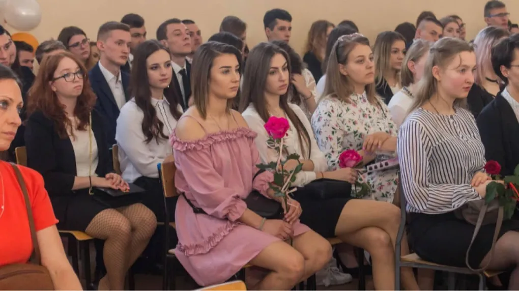 Koniec roku szkolnego dla maturzystów z "Ekonomika". Przed nimi egzamin dojrzałości (zdjęcia, wideo)