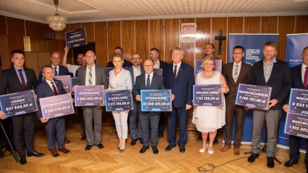 Miliony na drogi w powiecie ostrowskim (zdjęcia)