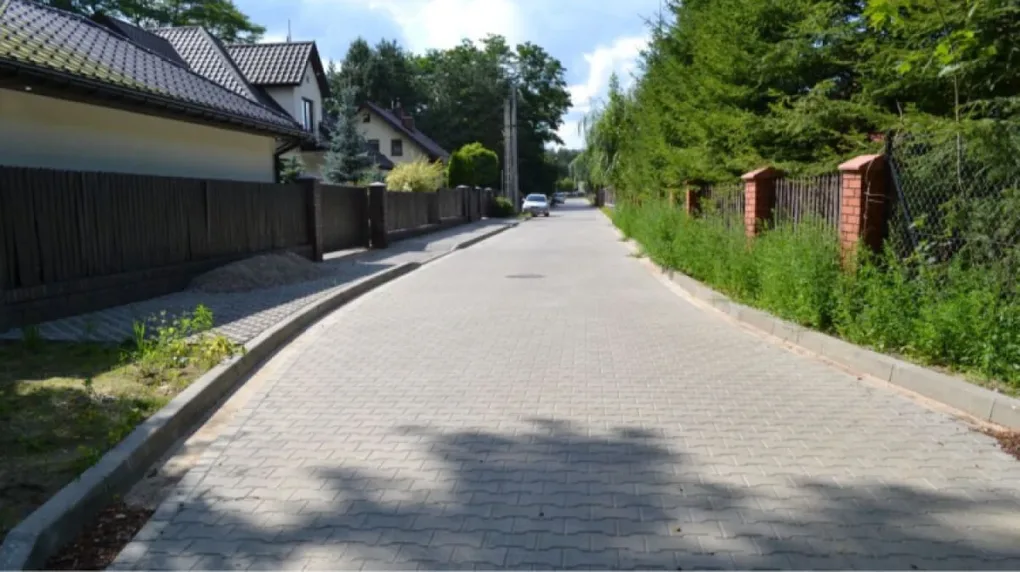 Ostrowska ulica z nową nawierzchnią