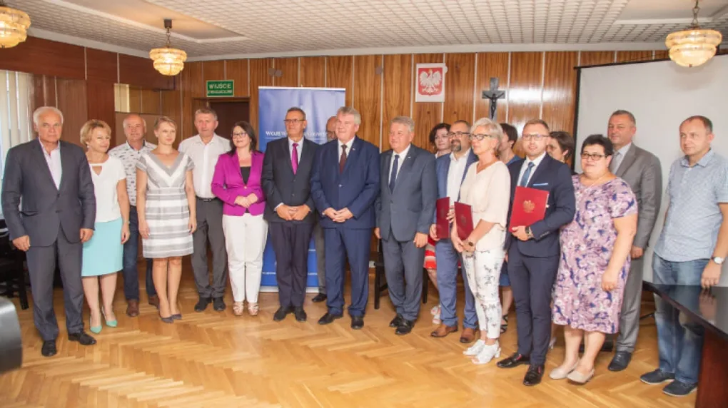 Podpisano umowy na dofinansowanie przewozów autobusowych (zdjęcia)