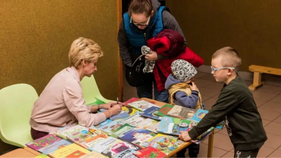 Mobilna biblioteka w oddziale przedszkolnym w "dwójce" (zdjęcia)