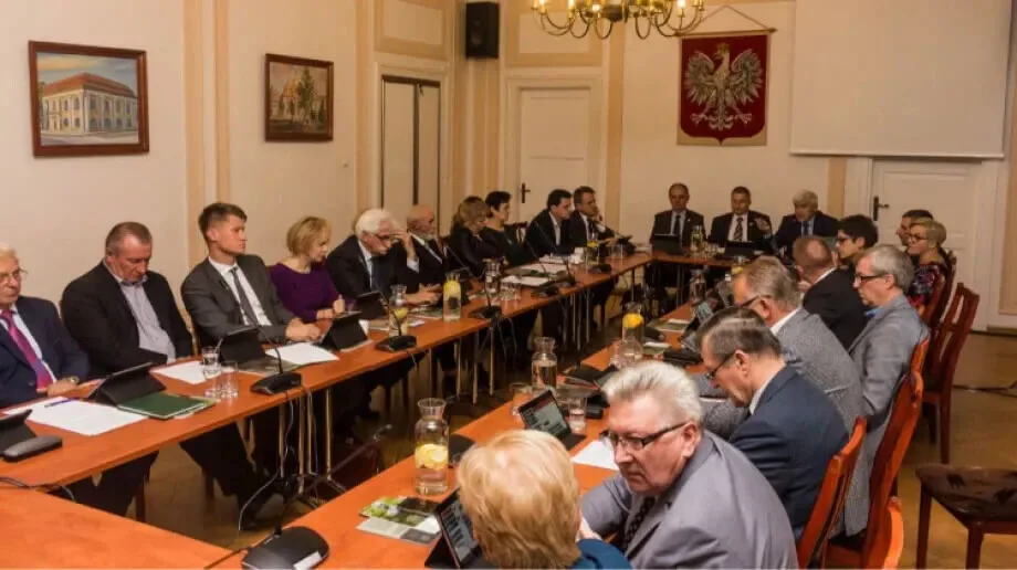 Radni miasta podnieśli podatki od nieruchomości i środków transportu (zdjęcia, wideo)