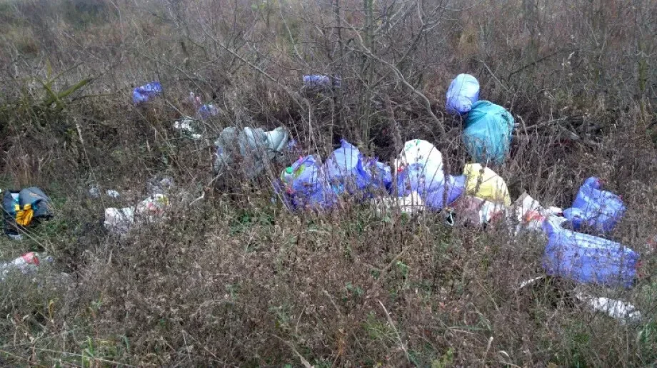 Skrzynka skarg: Pobojowisko w gminie Ostrów Mazowiecka (zdjęcia)