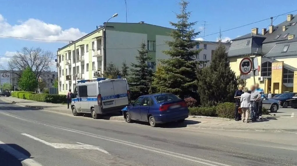 Zderzenie drogowe na skrzyżowaniu przy Ratuszowej
