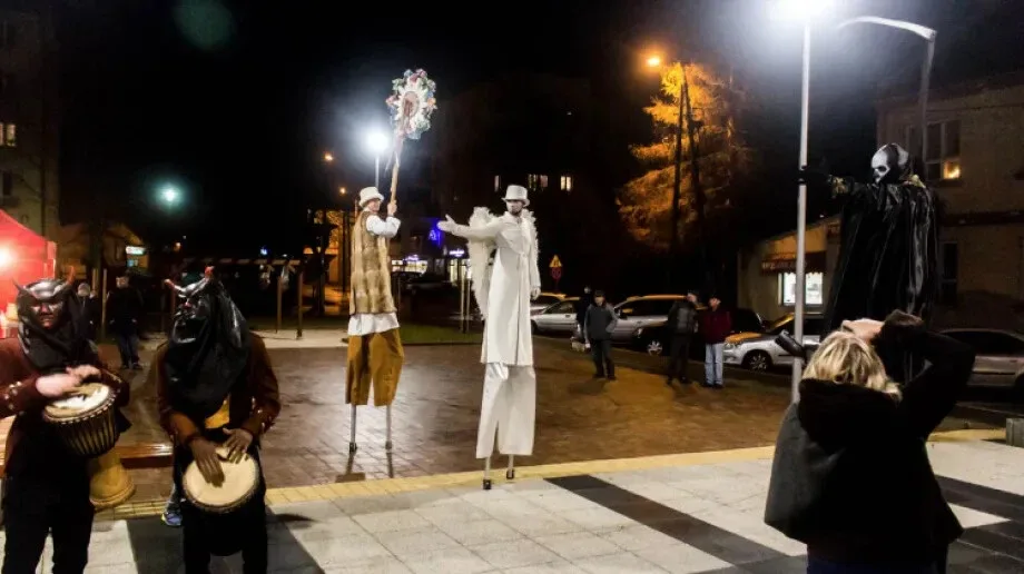 Happening Krakowskiego Teatru Ulicznego (zdjęcia, wideo)