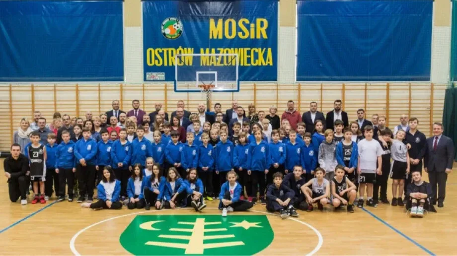 Ślubowanie klasy sportowej ostrowskiej "dwójki" (zdjęcia, wideo)