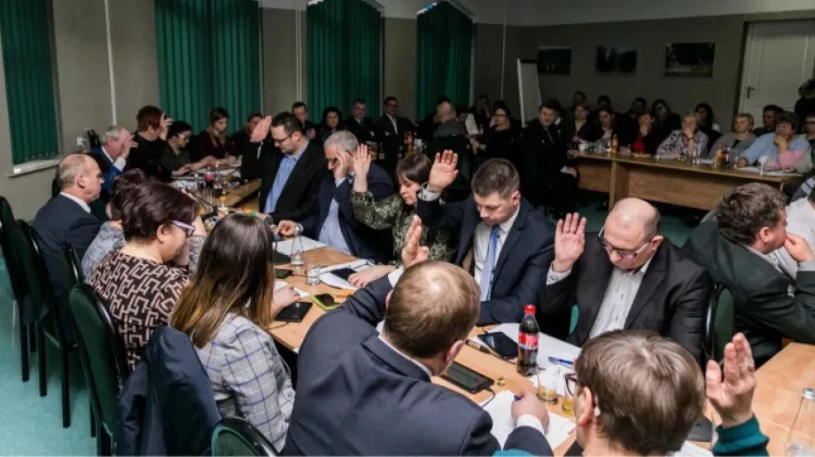 Gmina Ostrów Mazowiecka zbankrutuje? Zamknięto trzy szkoły (zdjęcia, wideo)