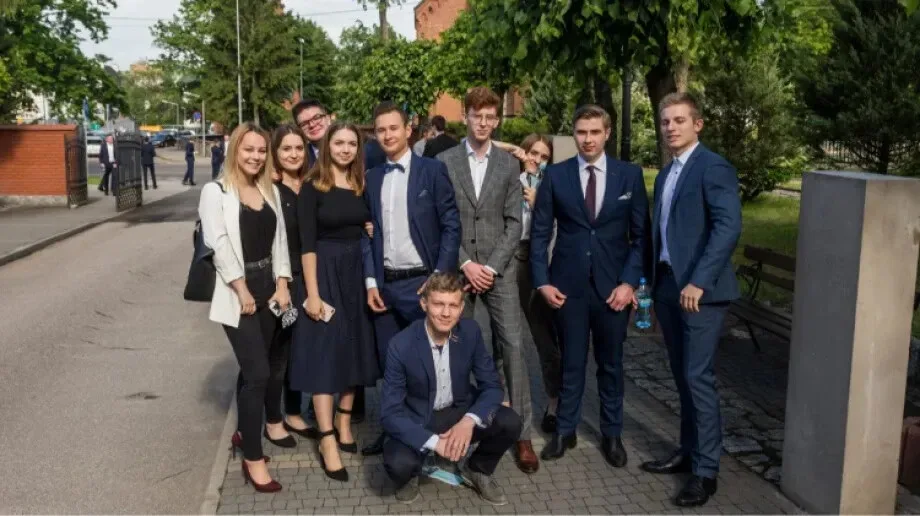 Ostrowscy maturzyści przystąpili do egzaminu dojrzałości (zdjęcia)