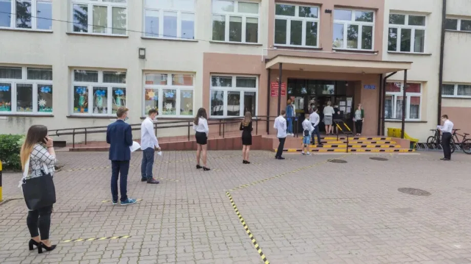 Ósmoklasiści dziś mierzą się z matematyką (zdjęcia)