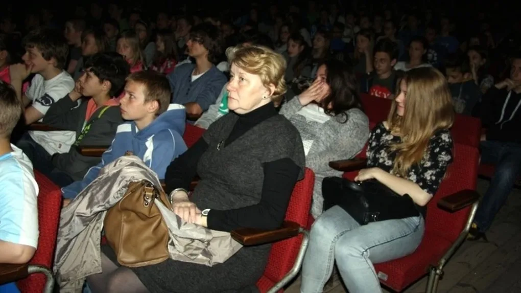Uczniowie na lekcji w kinie (zdjęcia)