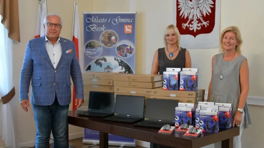 Gmina Brok - 20 laptopów dla uczniów potrzebujących wsparcia