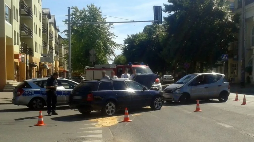 Stłuczka dwóch aut na ul. 3 Maja (zdjęcia)