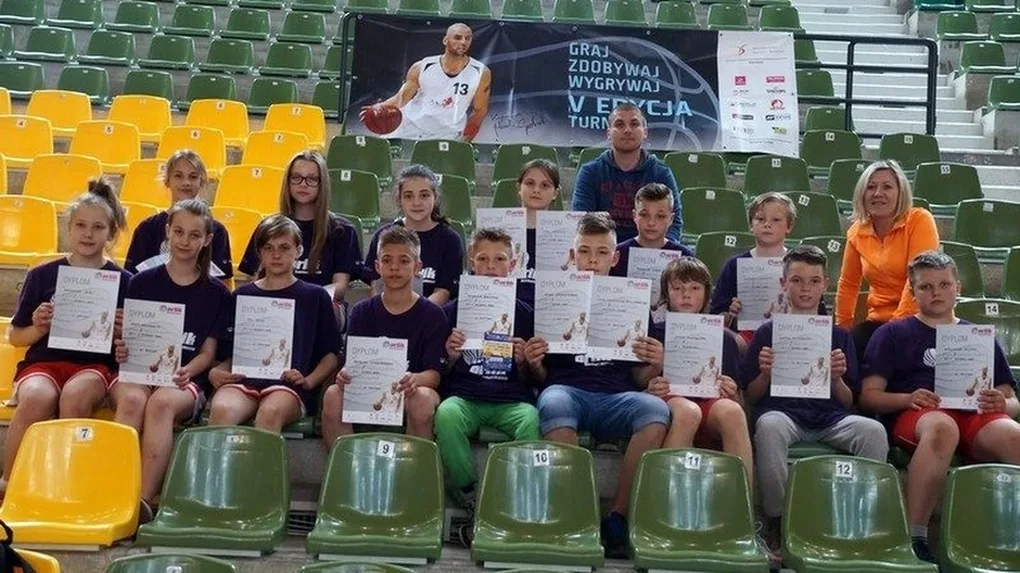 Uczniowie SP1 w koszykarskim finale (zdjęcia)