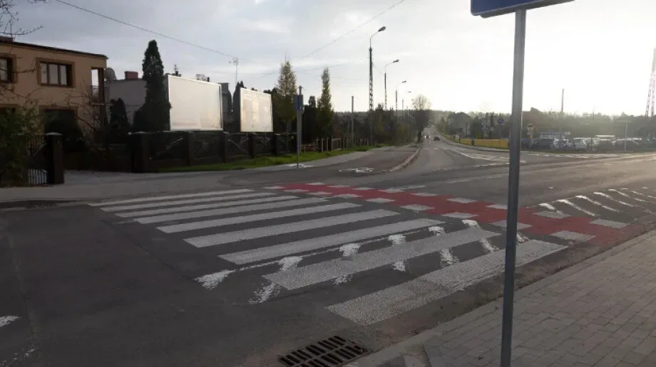Skrzynka skarg: Wjazd na teren posesji przez przejście dla pieszych (zdjęcia)