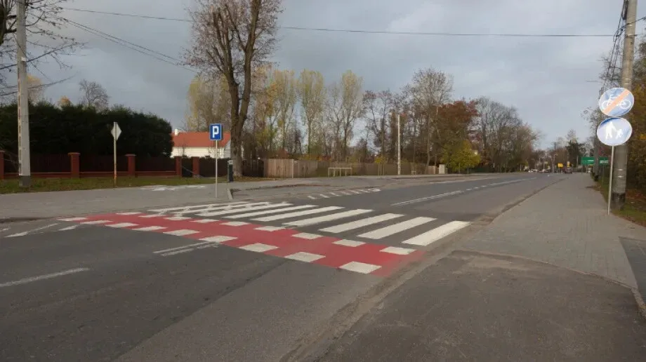 Skrzynka skarg: Wjazd na teren posesji przez przejście dla pieszych (zdjęcia)
