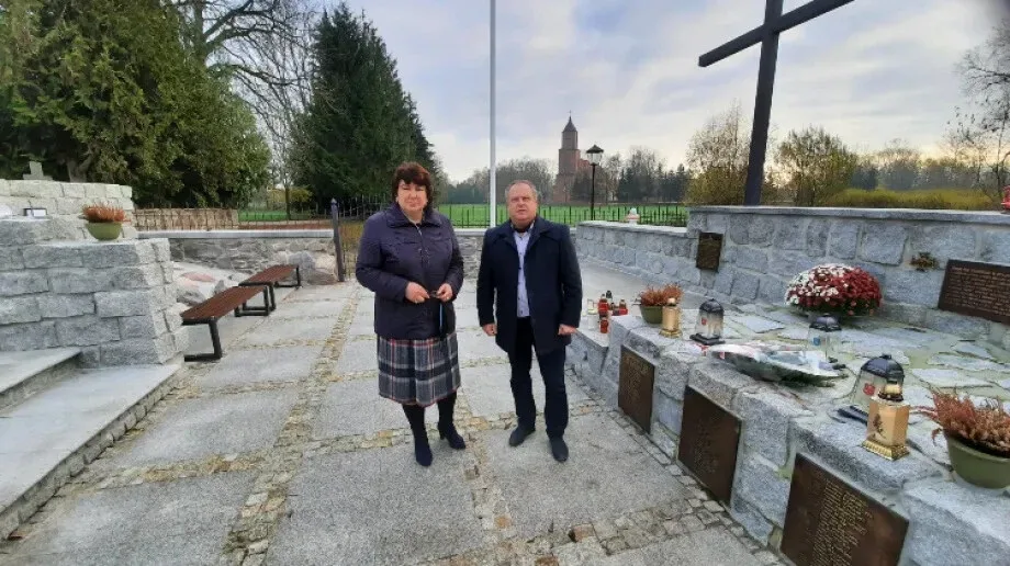 Delegacja Gminy Andrzejewo przy grobie Polaków walczących o niepodległość (zdjęcia)