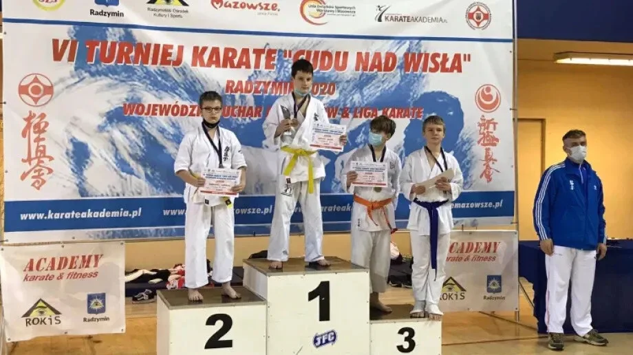 6 medali ostrowskich karateków (zdjęcia)
