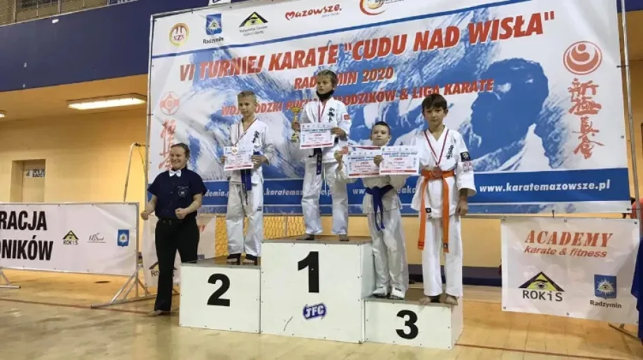 6 medali ostrowskich karateków (zdjęcia)