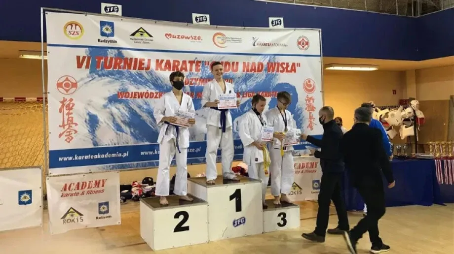 6 medali ostrowskich karateków (zdjęcia)