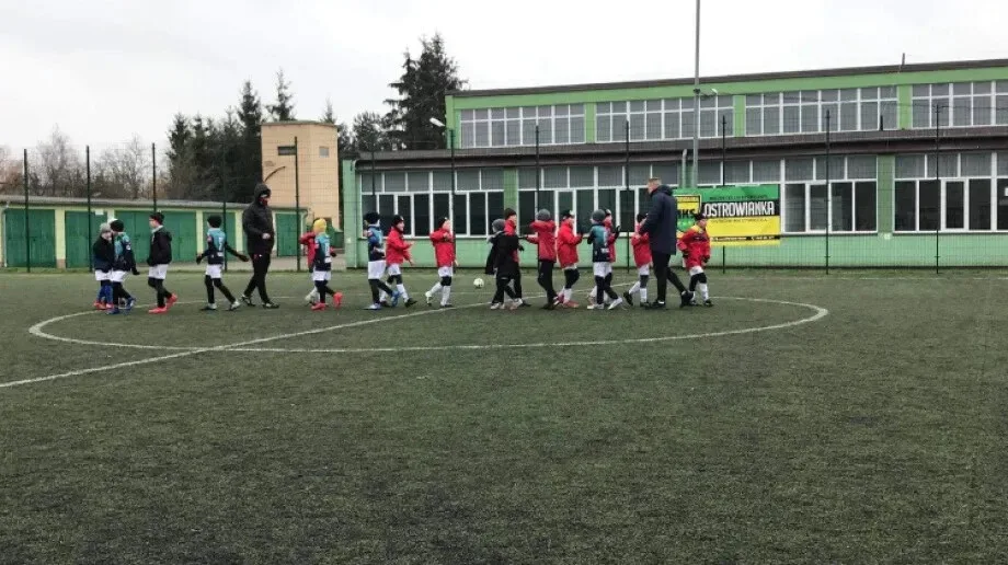 Dwa sparingi piłkarskich roczników MKS-u Ostrowianki