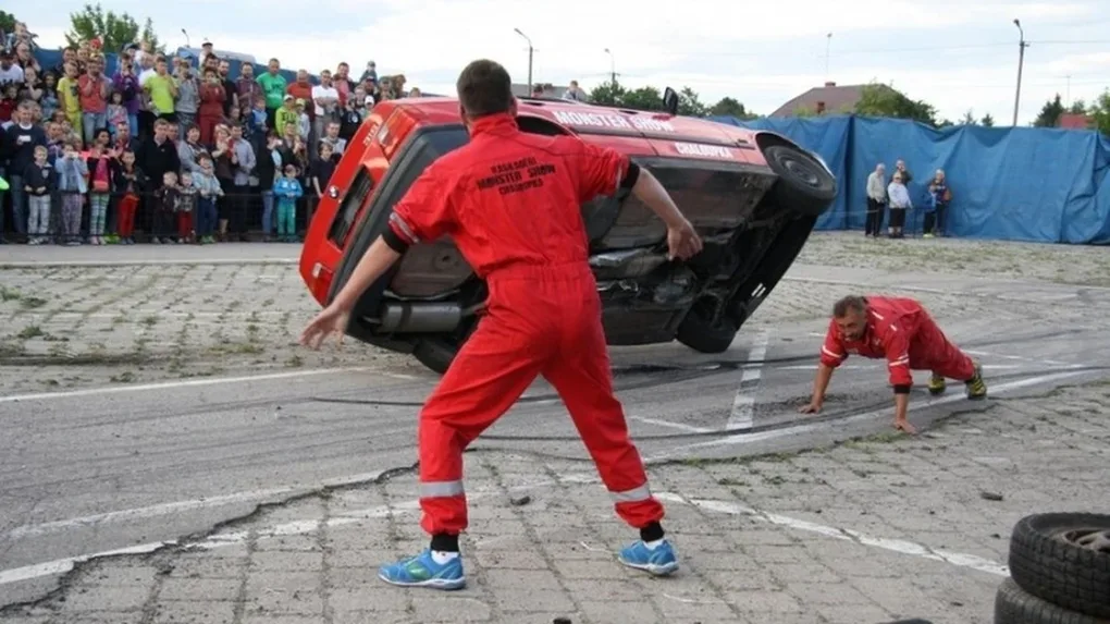 Monster Truck zawitał do Ostrowi (zdjęcia, wideo)