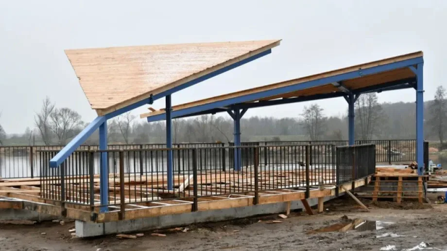 Postęp prac przy rewitalizacji basenu portowego w Broku (zdjęcia)