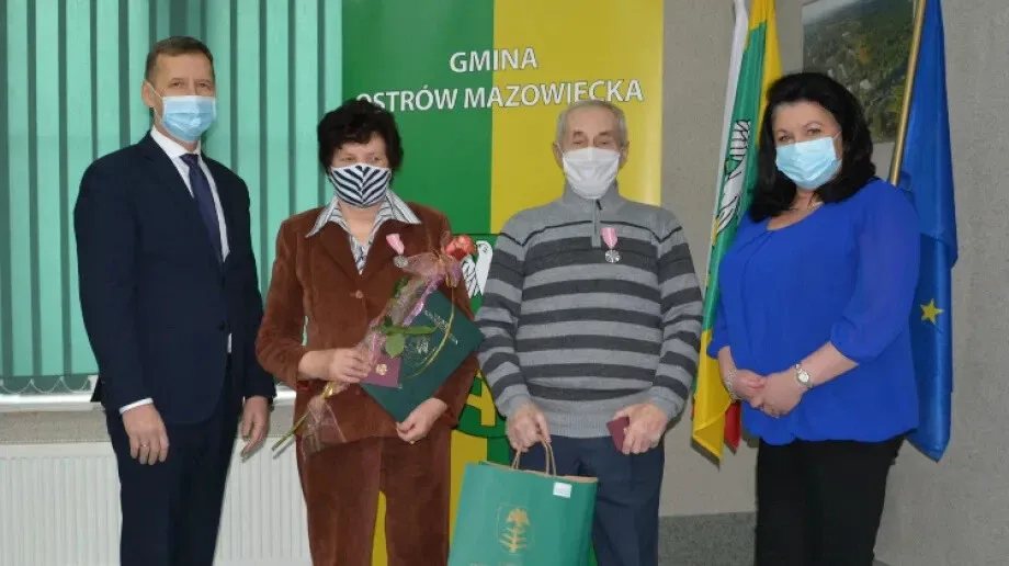 Urząd Gminy obdarował pary świętujące Złote Gody