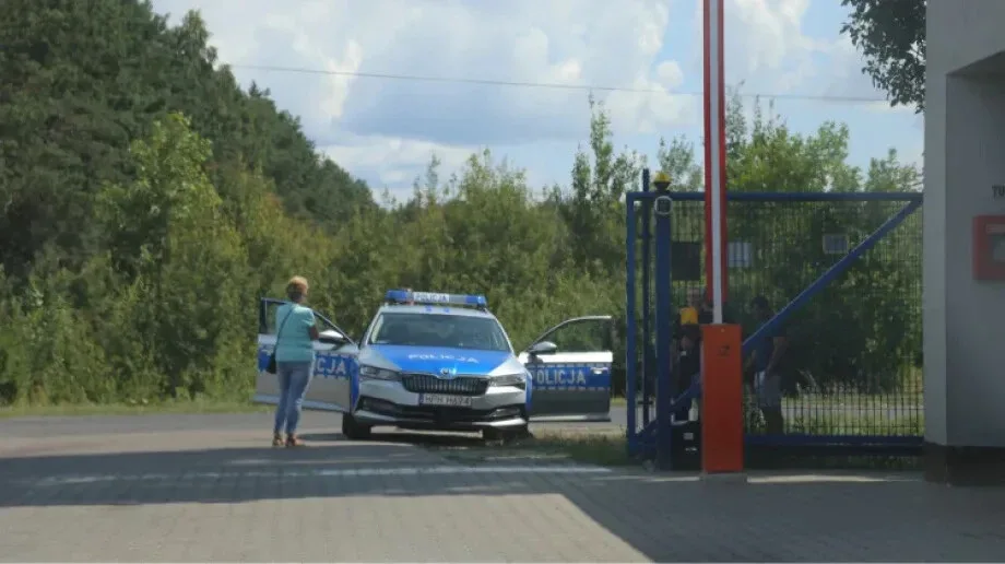 Peugeotem wjechała w ogrodzenie (aktualizacja) (zdjęcia)