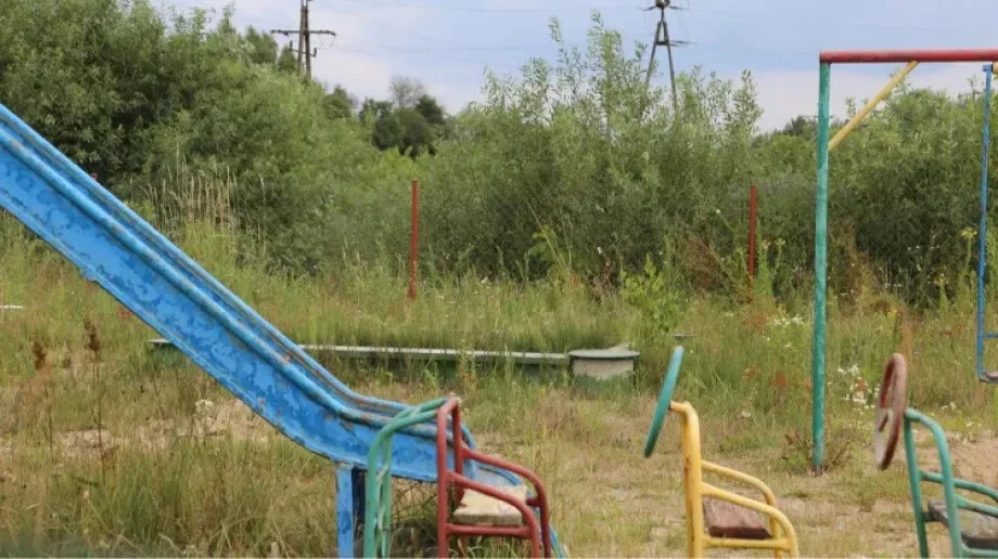 Zaniedbane obiekty rekreacyjne w miejscowości Stok (zdjęcia)