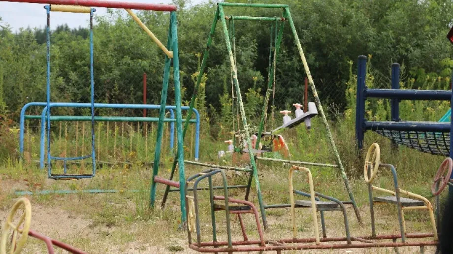 Zaniedbane obiekty rekreacyjne w miejscowości Stok (zdjęcia)