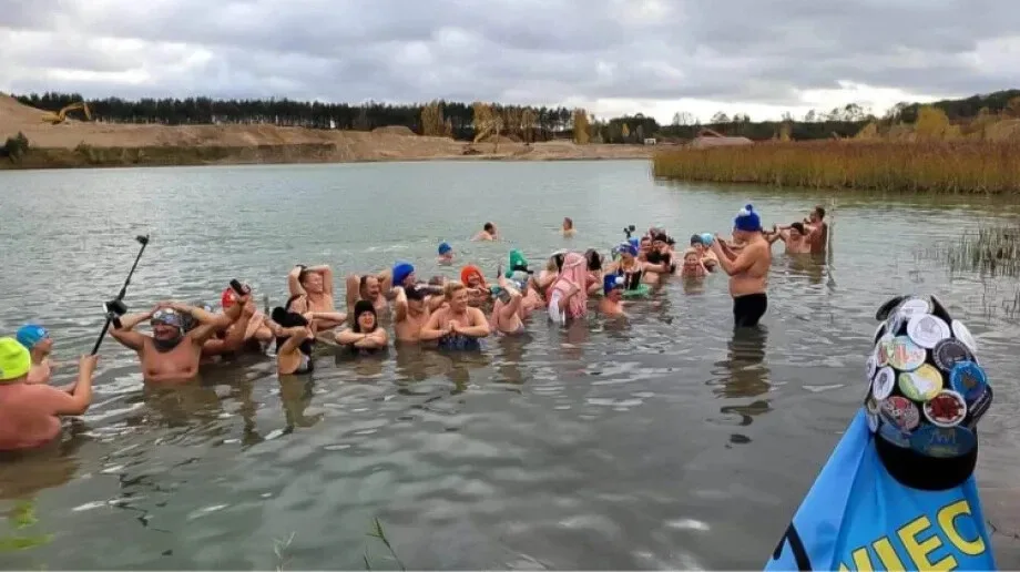 Wspólne morsowanie rozpoczęło sezon zimowych kąpieli 