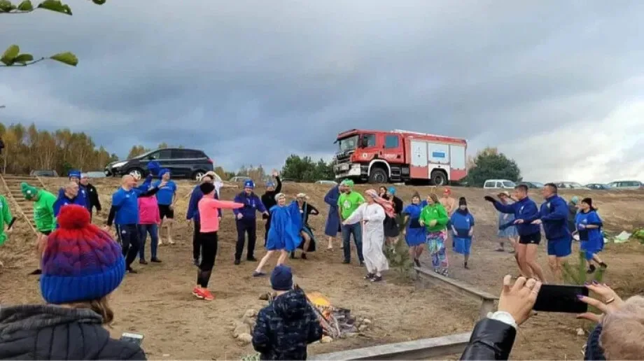 Wspólne morsowanie rozpoczęło sezon zimowych kąpieli 