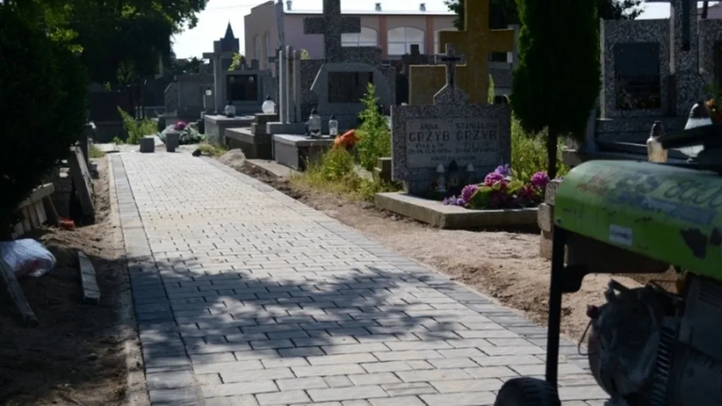 Trwa remont alejek na cmentarzu (zdjęcia)
