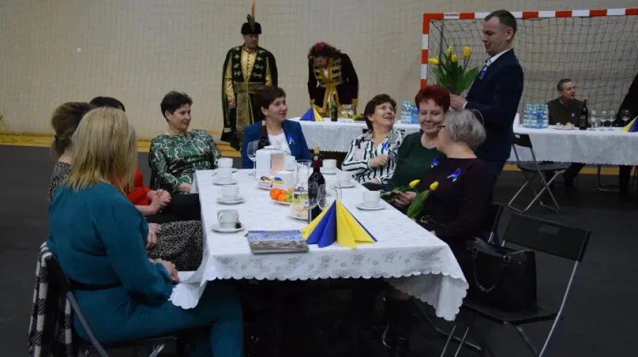 Dzień Kobiet w Wąsewie. Zgromadzono ponad 3 tys. złotych na pomoc dla uchodźców! (zdjęcia)