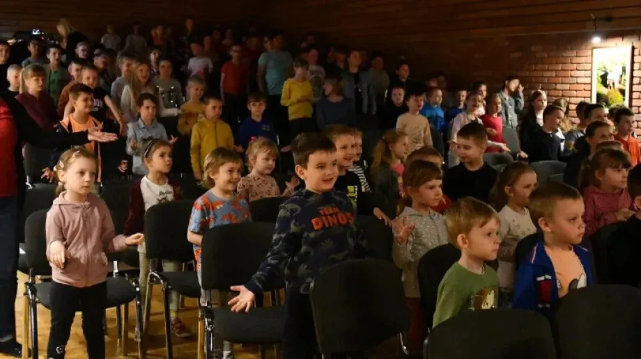 Spektakl pt. "O pchle, co manier nie miała" w Broku (zdjęcia)