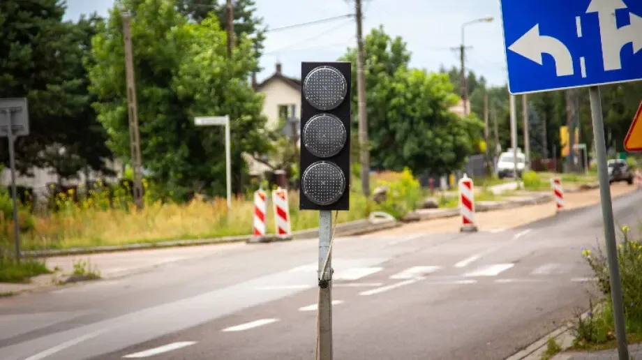 Przerwany remont i niedziałająca sygnalizacja świetlna. Co więcej wydarzy się na ulicy Małkińskiej? (zdjęcia)