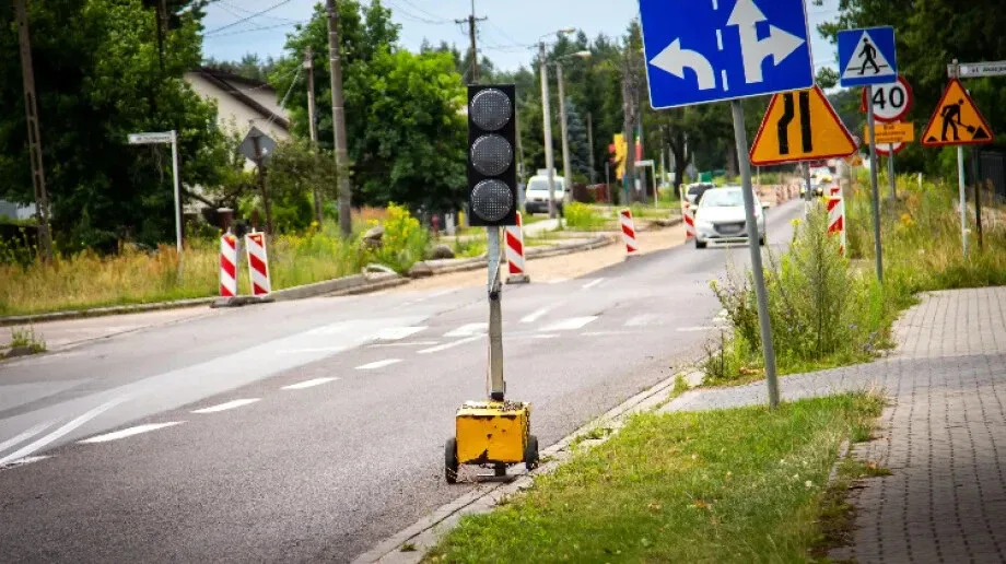 Przerwany remont i niedziałająca sygnalizacja świetlna. Co więcej wydarzy się na ulicy Małkińskiej? (zdjęcia)
