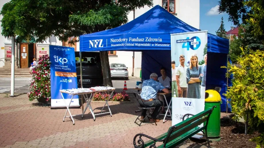 Mobilne Stanowisko NFZ dostępne przed urzędem miasta (zdjęcia)