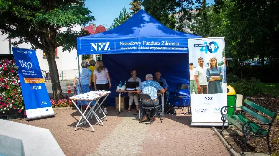 Mobilne Stanowisko NFZ dostępne przed urzędem miasta (zdjęcia)