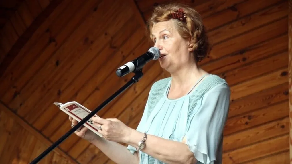 Poetycki koncert przy bibliotece (zdjęcia, wideo)