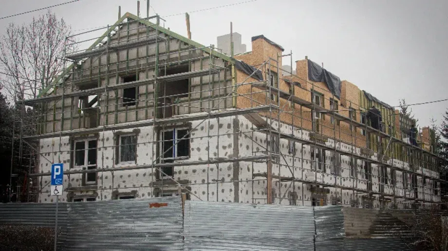 Prace nad budową budynku komunalnego na ulicy Wołodyjowskiego przebiegają zgodnie z planem (zdjęcia) 