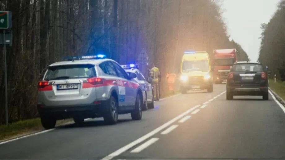 Dachowanie osobówki na terenie gminy Brok (zdjęcia)