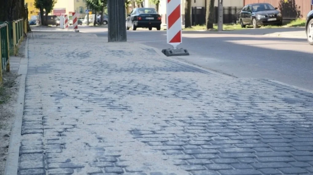 Powstaje chodnik przy ul. Lubiejewskiej (zdjęcia)