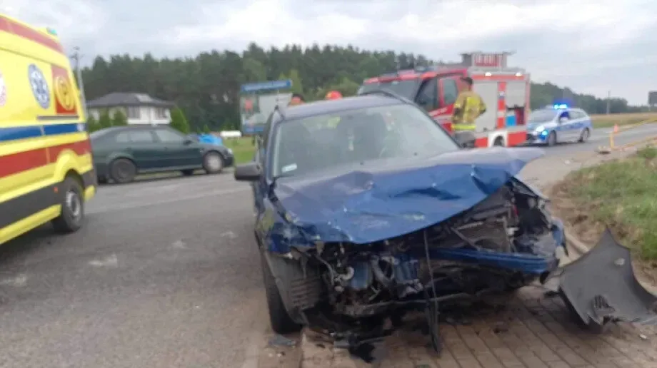 Nieustąpienie pierwszeństwa przejazdu przyczyną dachowania w Woli Mystkowskiej