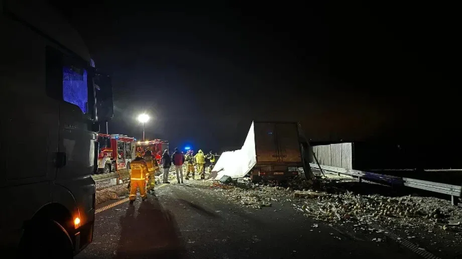 Poważny wypadek na S61 (zdjęcia)
