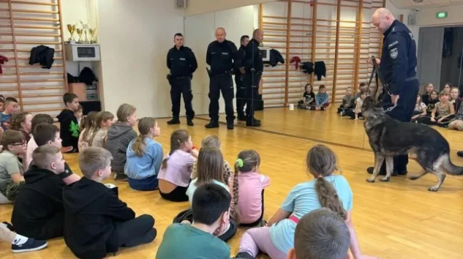 Policjanci promują bezpieczeństwo wśród najmłodszych (zdjęcia) 