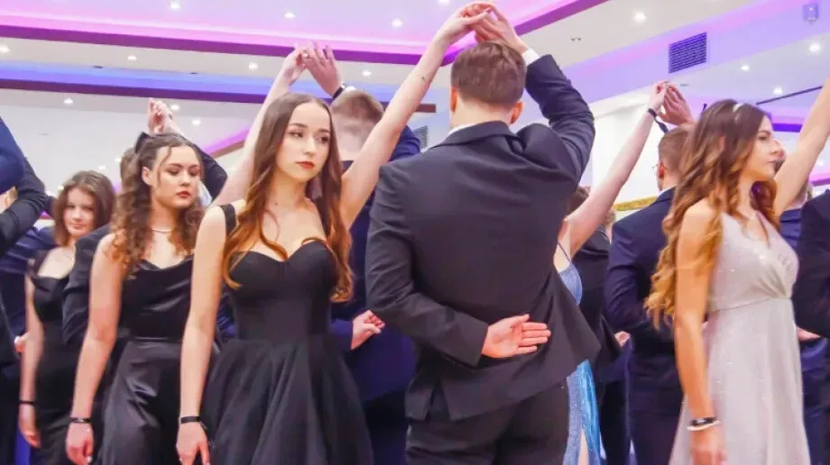 Niezapomniana studniówka maturzystów z LO im. Mikołaja Kopernika w Sali Tango (zdjęcia)