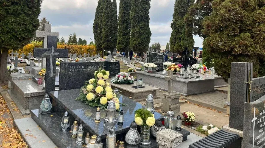 Znicze, modlitwa i pamięć. Dzień Wszystkich Świętych w Ostrowi Mazowieckiej (zdjęcia)