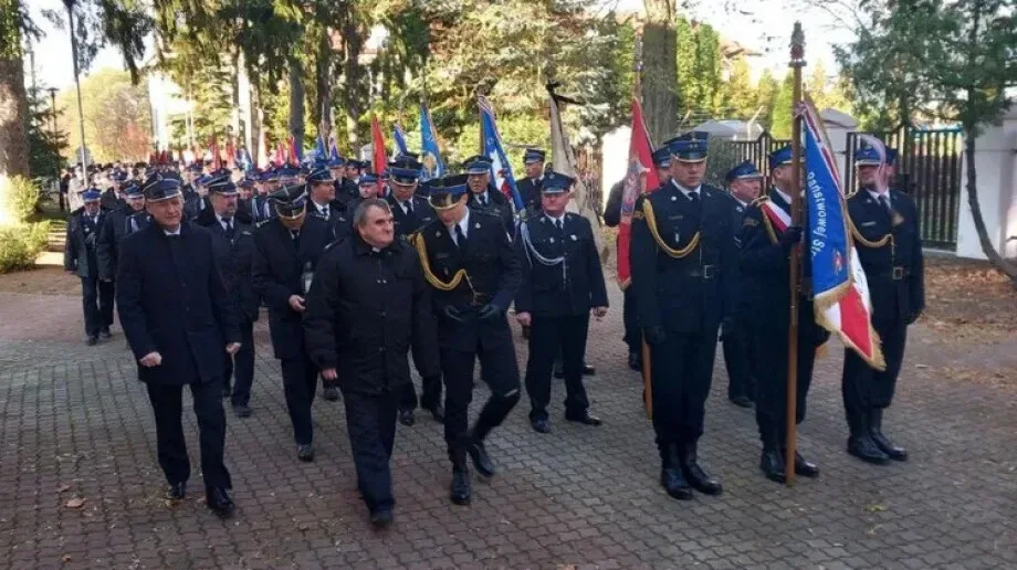Uroczystość upamiętnienia zmarłych strażaków powiatu ostrowskiego